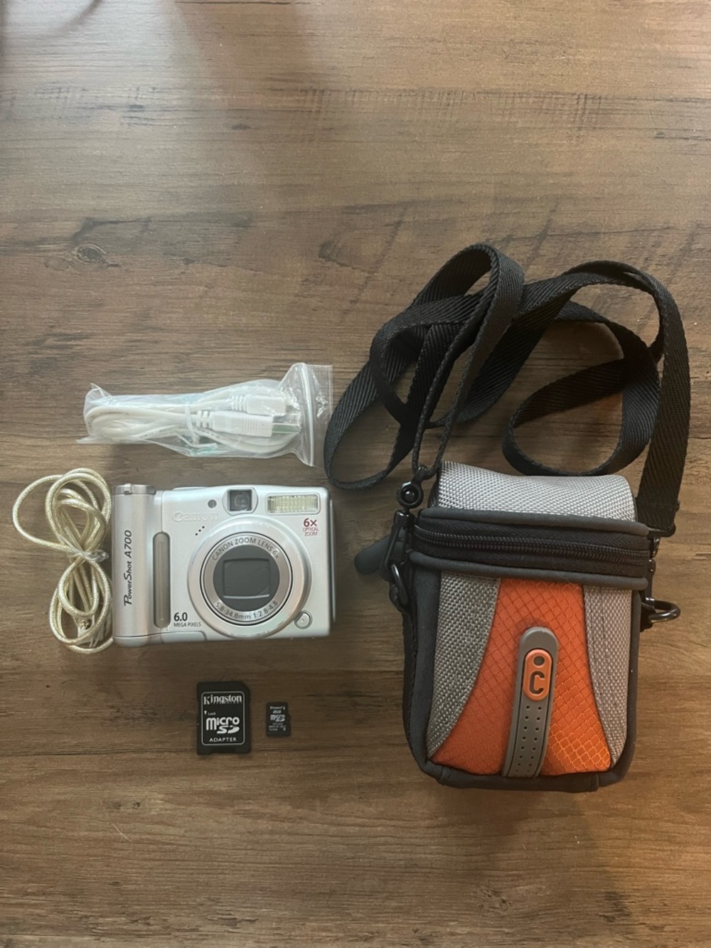 CANON A700 PowerShot 6.0MP Compact Digital Camera + 2GB SD Card + Case + Cable